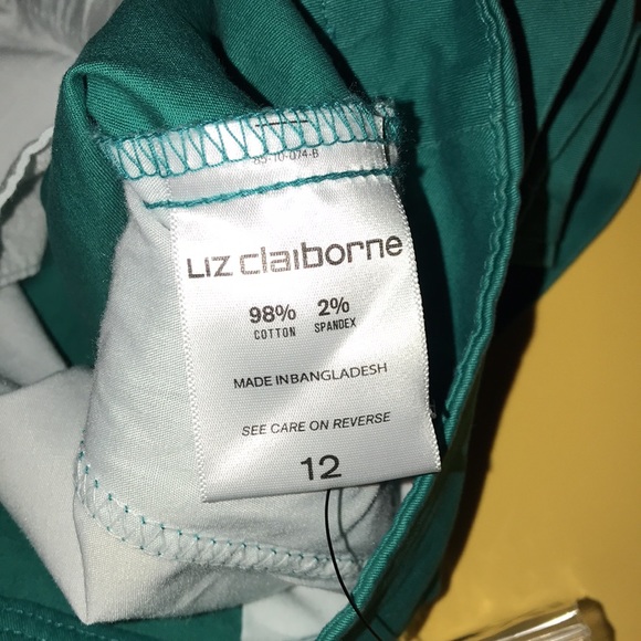 NWT Liz Claiborne Chino Shorts In Green Color sz 12 - Picture 8 of 8